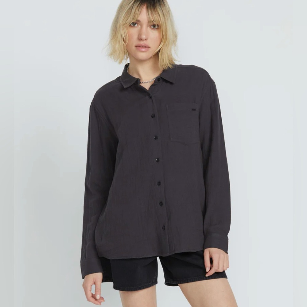 NWT! Volcom Lived in Button Up- Vintage Black